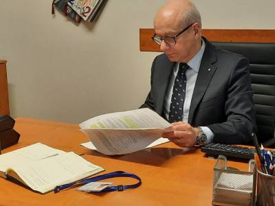 Il nostro titolare alla sua postazione di lavoro