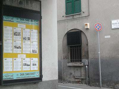 La nostra vetrina in Corso Mazzini, angolo Via Felice Orsini